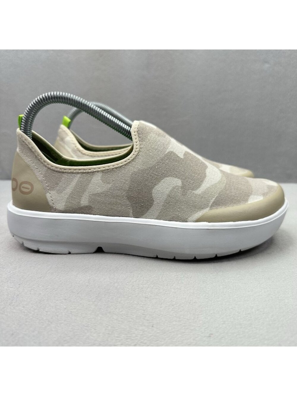 OOFOS OOmg eeZee Limited Low Womens Size 8 Shoes Tan Camo Recovery Comfort Shoes
